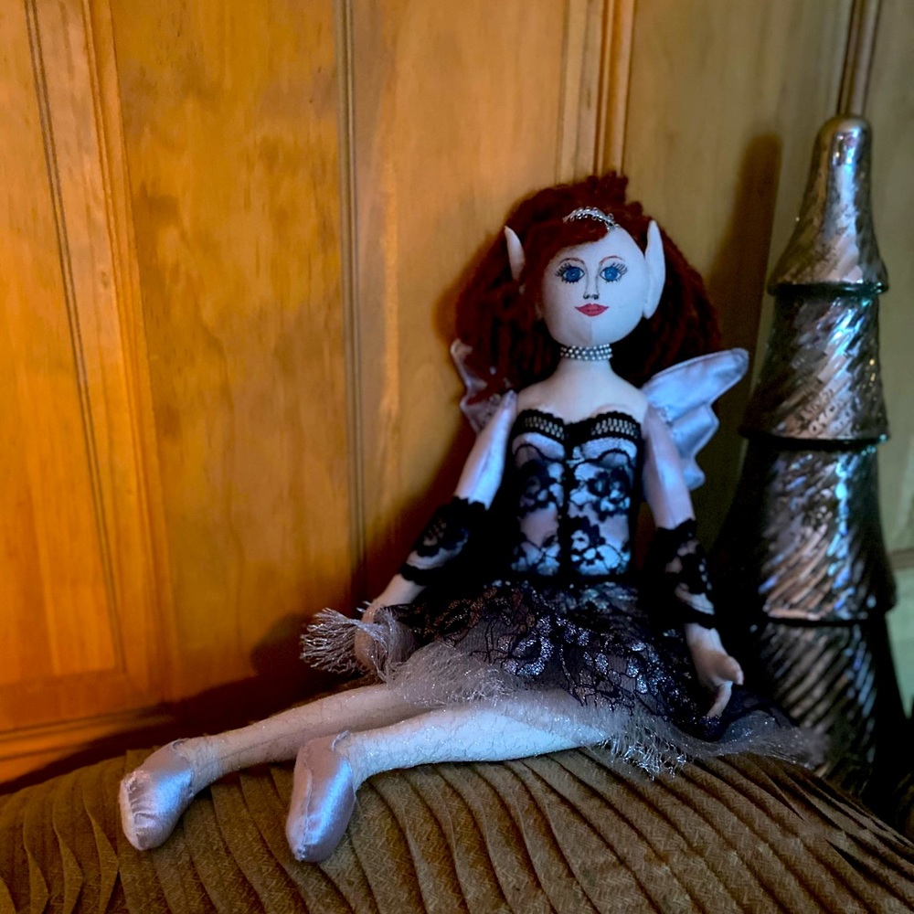 Dolls - Picture 2 of 7